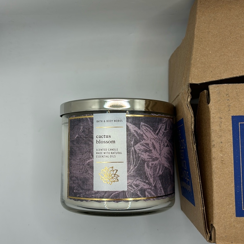 Bath & Body Works Cactus Blossom scented candle!